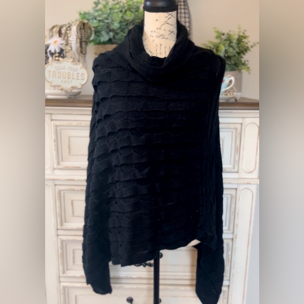 🖤 CUTE & COMFY! black, turtle neck sweater cape, OS - see video 🎥